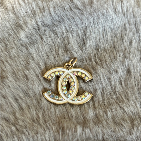 CC Gold Tone Logo Iridescent Stones Zipper Pull Bag Charm - Picture 1 of 4